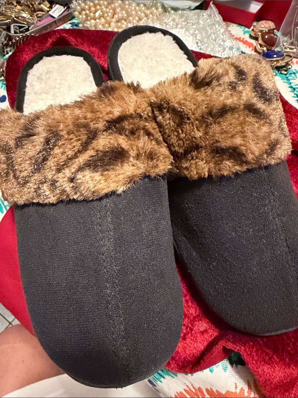 NEW Dearfoam Cozy Faux-Fur Trim Black Slip-On Women's Slippers 7-8